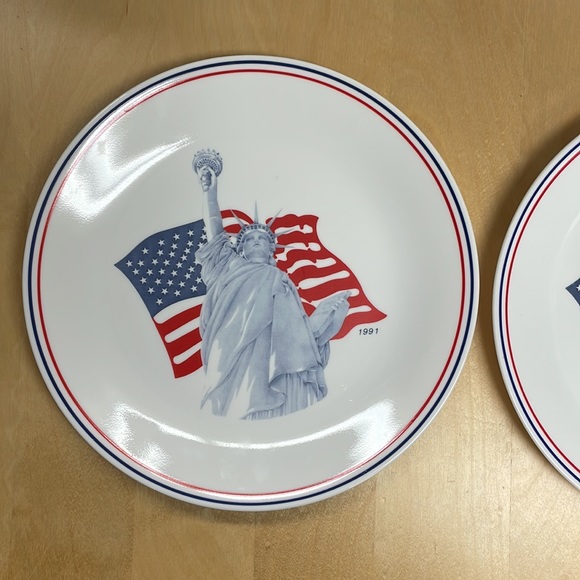 Corelle Statue of Liberty Plates - 2 like new antique commemorative plates - Picture 2 of 6